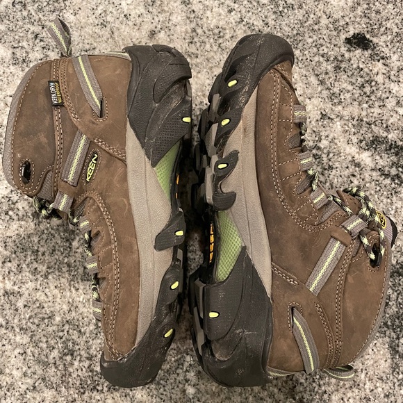 7.5 KEEN WOMENS CIRCADIA MID TOP WATERPROOF HIKING LIGHTLY USED - Picture 11 of 14